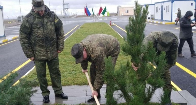 Türk və rus hərbçilər Birgə Monitorinq Mərkəzinin ərazisində ağac əkiblər - FOTO