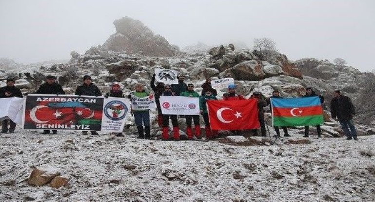 Türkiyəli alpinistlər Xocalı şəhidləri üçün Haça dağına qalxdılar