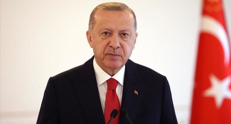 Ərdoğan: “Xocalıda amansız şəkildə qətlə yetirilən qardaş-bacılarımızı rəhmətlə yad edirəm”