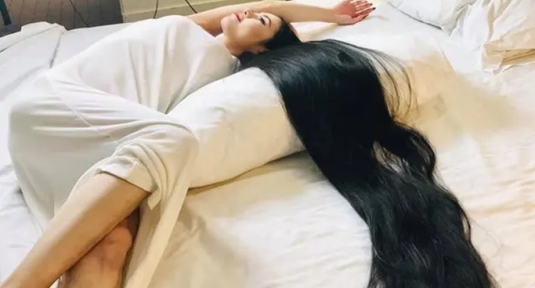 Bu qadının saçları görən hamını heyrətləndirdi - FOTO