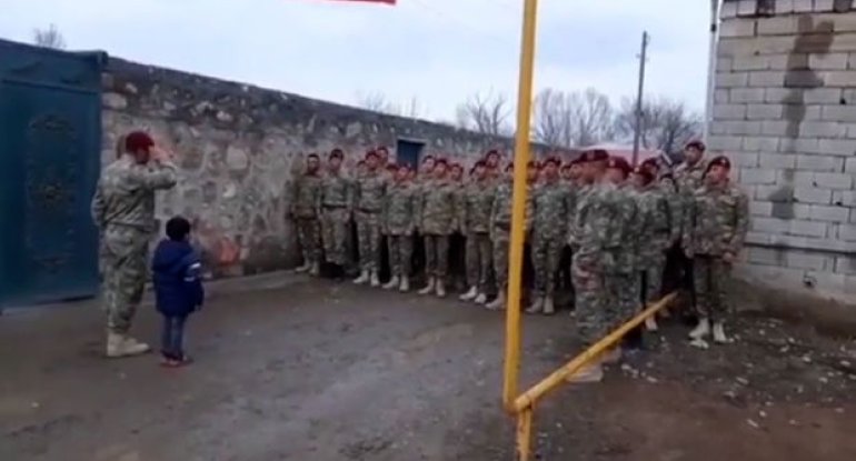 Şəxsi heyət şəhid komandirin övladının ziyarətinə getdi - FOTO/VİDEO