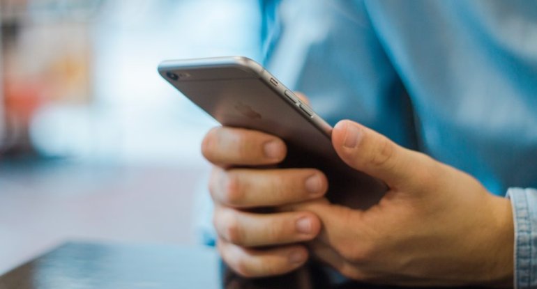 Mobil telefonlarda proqramların dayanmasının səbəbi AÇIQLANDI