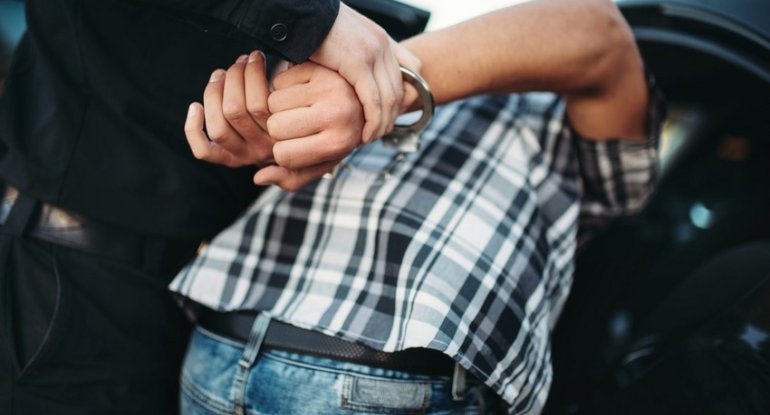 Polis sərxoş vəziyyətdə azad olunan ərazilərə keçmək istəyənləri saxladı