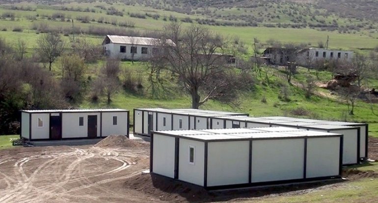 Azad olunmuş ərazilərdə modul tipli yataqxanaların quraşdırılmasına başlanıldı