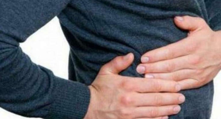 Sağ qabırğaaltı nahiyə niyə ağrayır? - TƏHLÜKƏLİ SİMPTOM
