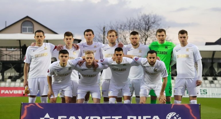 Futbolçular içkili halda qatarda dava saldılar