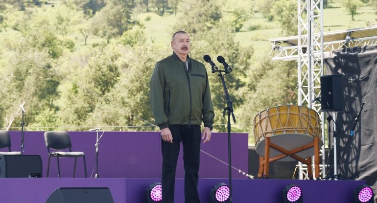 İlham Əliyev Şuşa Yaradıcılıq Mərkəzinin yerləşəcəyi bina ilə tanış olub