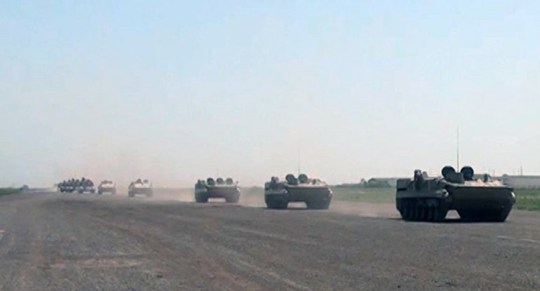 MN: Raket və artilleriya bölmələri təyin edilmiş marşrutlarla hərəkət edir