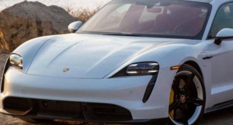 Porsche Taycan modelinin iki yeni versiyasını hazırlayır