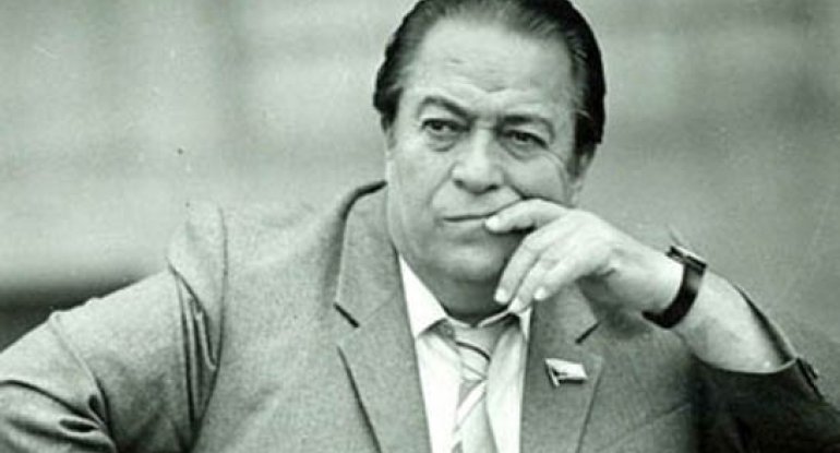 Xalq artisti Rəşid Behbudovun anım günüdür