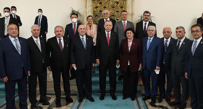 Ərdoğan azərbaycanlı deputatlarla görüşdü