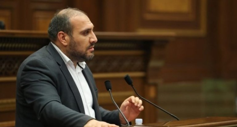 Paşinyanın partiyasından daha bir deputat istefa verdi