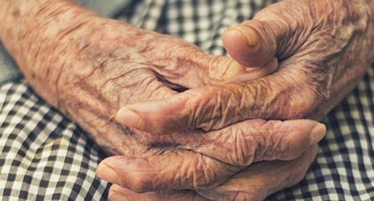 Gəlin 70 yaşlı qayınanasını amansızlıqla qətlə yetirib- Bakıdakı dəhşətli qətlin təfərrüatı