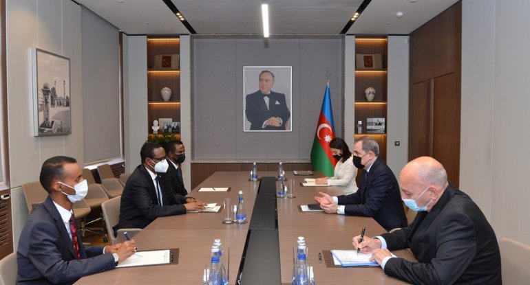 Ceyhun Bayramov Böyük Britaniyanın nümayəndə heyəti ilə görüşüb