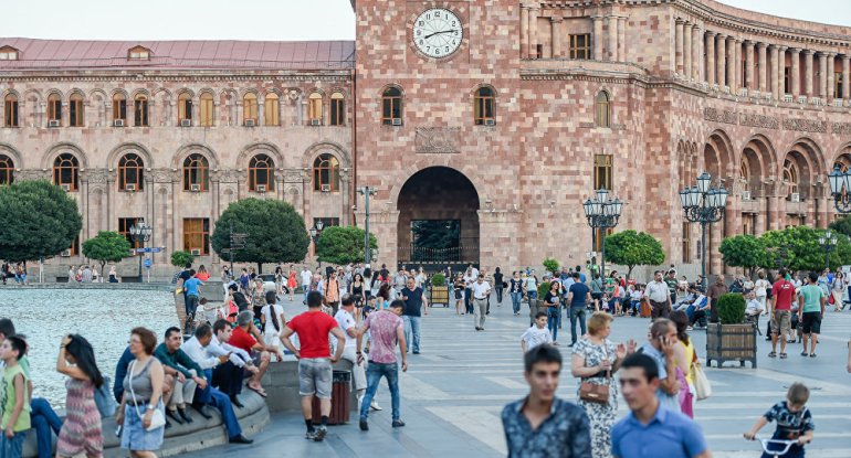 2 milyonadək insan Ermənistanı tərk edib