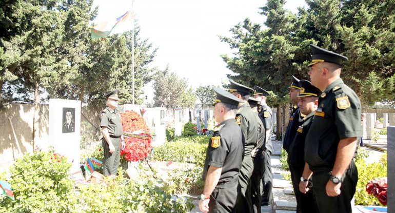 MN-in nümayəndə heyəti Milli Qəhrəman Mübariz İbrahimovun məzarını ziyarət edib