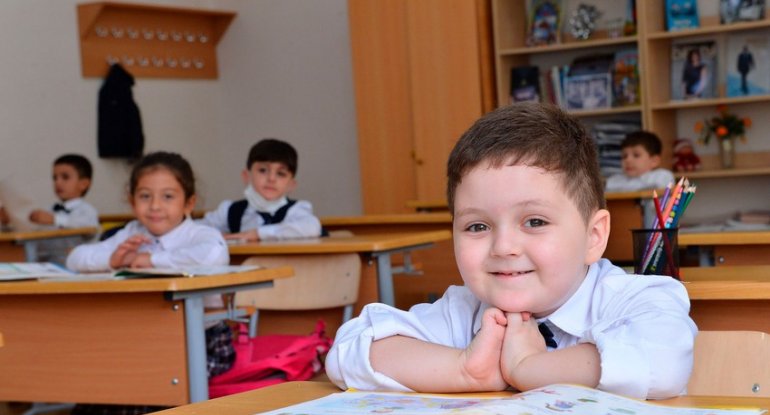 Nazirlik dərsliklərlə bağlı ilk dəfə şagirdlərin fikirlərini öyrənir