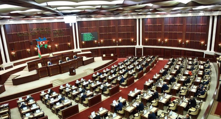 Milli Məclisin iclası başlayıb