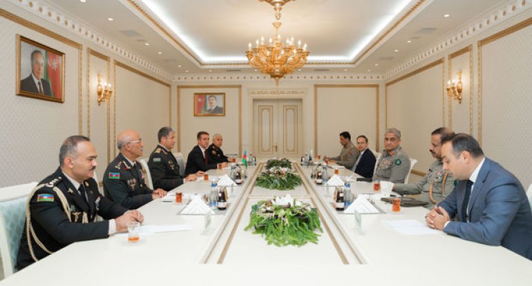 Vilayət Eyvazov Pakistan Silahlı Qüvvələrinin Quru Qoşunları komandanı ilə görüşüb