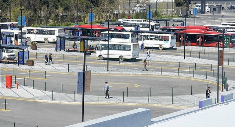 Arvadını küçədə xəncərlə öldürdü: uşağının qarşısında – TƏFƏRRÜAT