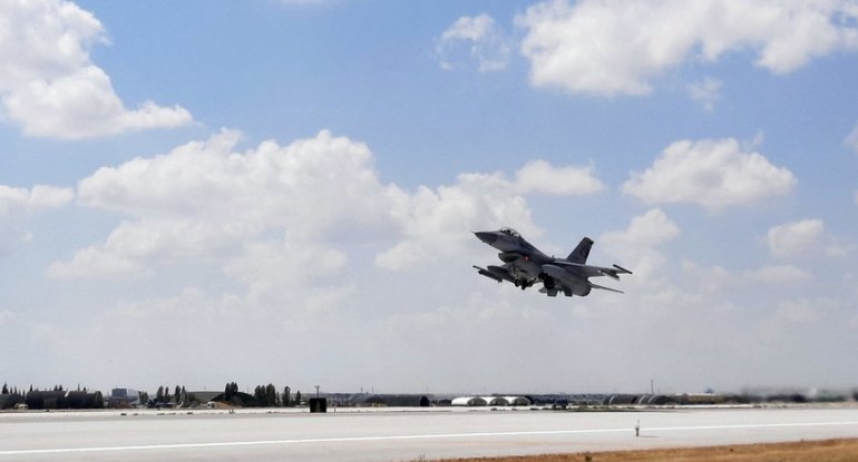 “Anadolu Qartalı - 2021”: hərbi pilotlarımız canlı qüvvə və zirehli texnikaya zərbələr endirib