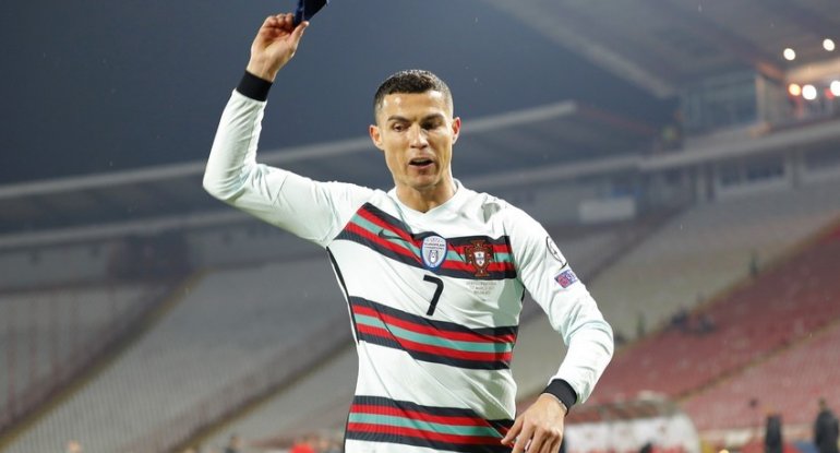 Ronaldo kapitan sarğısı ilə yenidən gündəmə gəldi