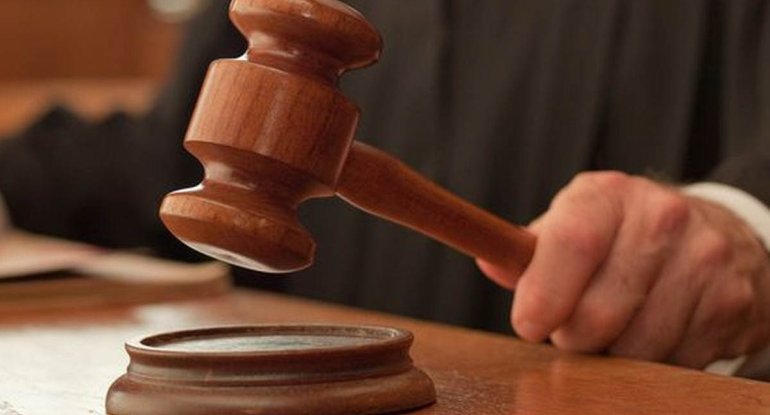 Neftçala sakini qadını oğlunun gözü qarşısında öldürməyə cəhd etdi - MƏHKƏMƏ