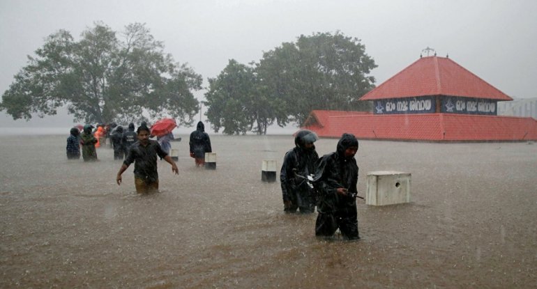 Güclü yağışlar azı 138 nəfərin həyatına son qoyub