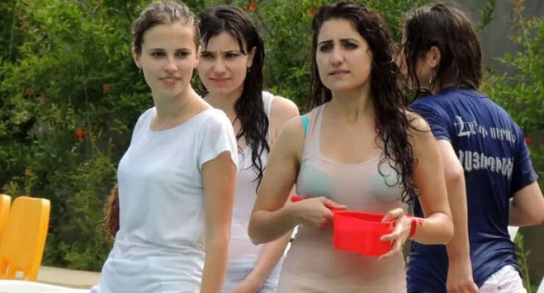 Xankəndində erməni qadınlar özlərini satır - Onlarla sülhməramlı xəstəliyə yoluxub