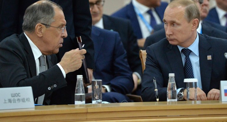 Putin: "Bəzən Lavrova müdafiə naziri olmadığını xatırlatmaq məcburiyyətində qalıram"