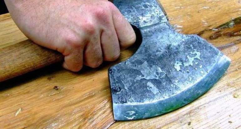 Bakıda qardaş qardaşı balta ilə öldürüb - Qətlin təfərrüatı