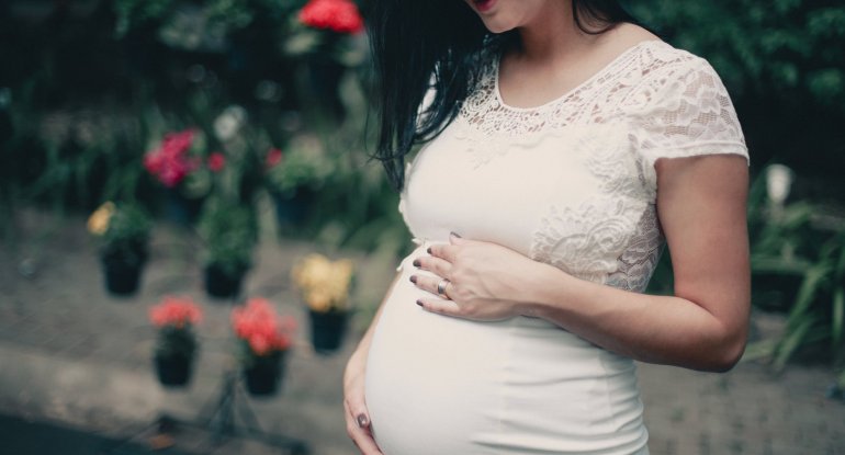 Koronavirusu ağır keçirən hamilələrdə erkən doğumlar olur