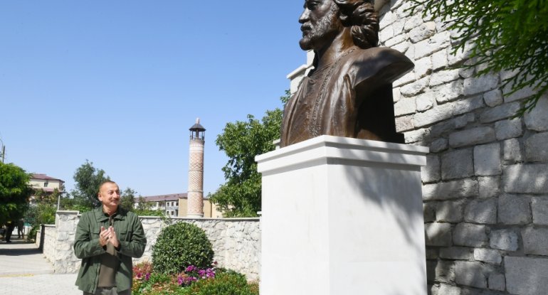 Dahi Azərbaycan şairi Molla Pənah Vaqifin Şuşada büstü açılıb - YENİLƏNİB/FOTO