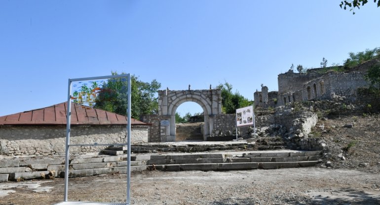 Azərbaycan Prezidenti Üzeyir Hacıbəylinin Şuşa şəhərindəki ev-muzeyində aparılacaq işlərlə tanış olub - YENİLƏNİB/FOTO