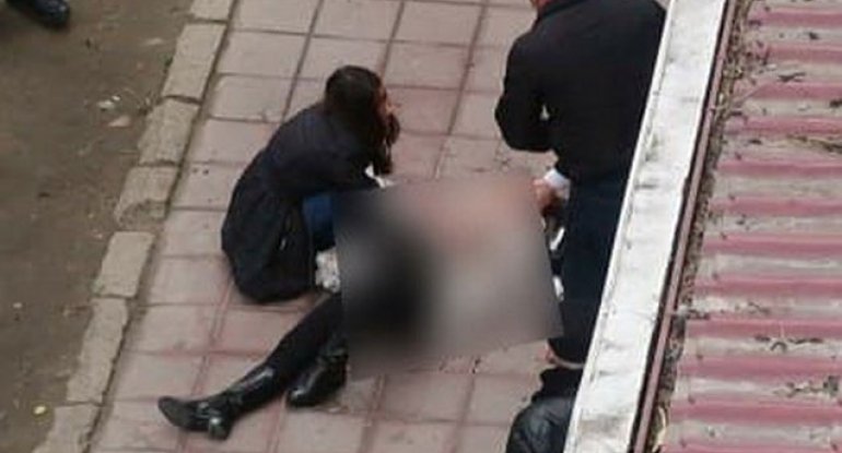 Kişi parkda arvadını qətlə yetirdi
