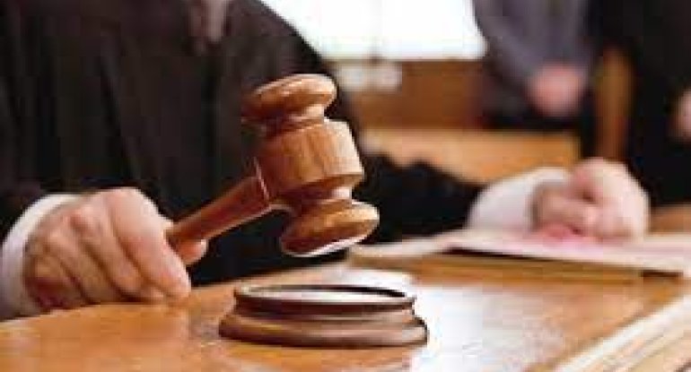Keçmiş arvadını öldürmək istəyən şəxs hakim qarşısındaxa0