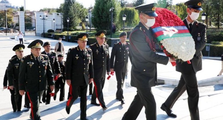 Azərbaycan Ordusunun Baş Qərargah rəisi Ankarada Heydər Əliyev Parkını ziyarət edib - FOTO