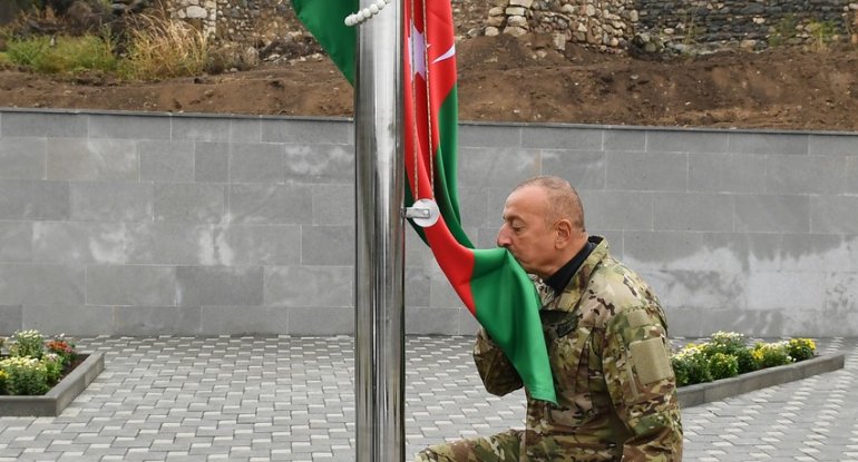 Ali Baş Komandan Talış kəndində Azərbaycan bayrağını ucaldıb