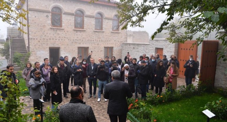 Diplomatik korpus nümayəndələri və xarici jurnalistlər Şuşaya səfər ediblər - FOTO