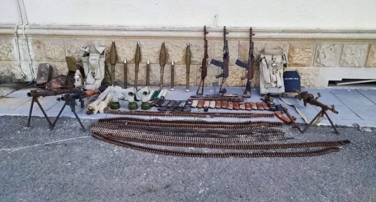 Füzulidə düşmənin atıb qaçdığı onlarla raket sistemi, avtomat təhvil verilib - FOTO