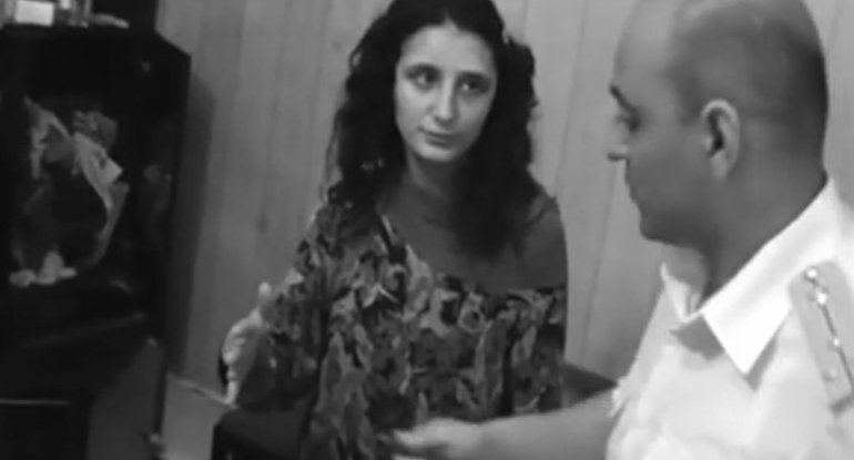 Övladlarının boğazını kəsib öldürən ana: 