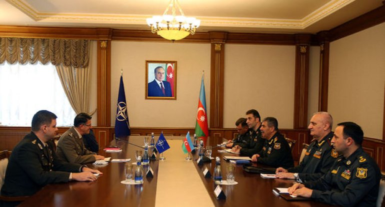 Azərbaycanın müdafiə naziri NATO-nun nümayəndəsi ilə görüşüb - FOTO