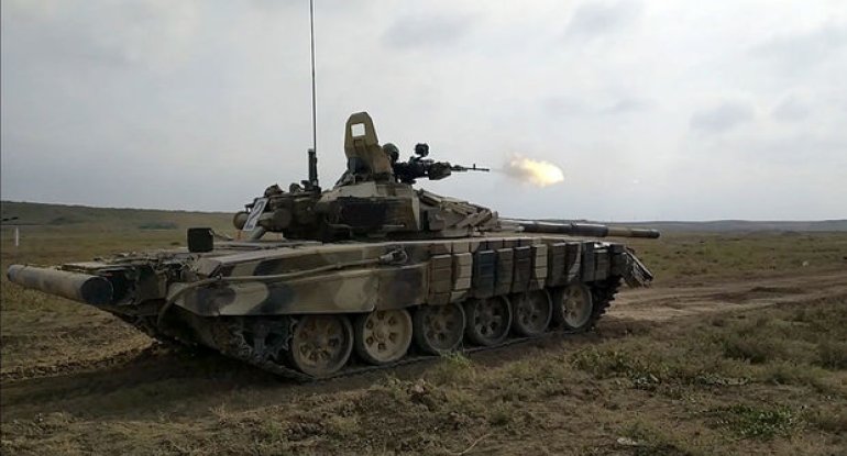 Azərbaycan Ordusunun tank bölmələri döyüş atışları icra edib - VİDEO