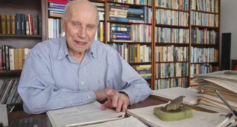 89 yaşında doktoranturanı bitirdi