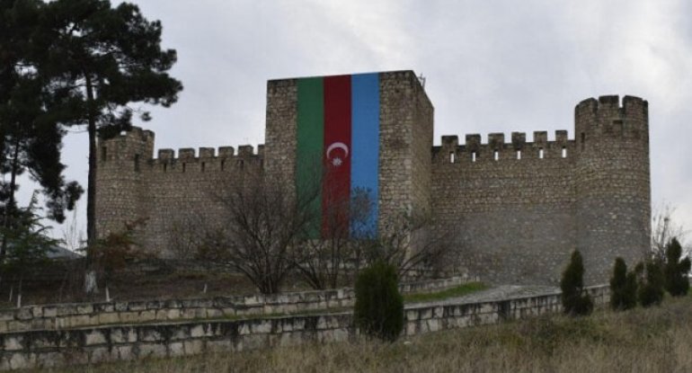 Qədim Şahbulaq qalasının payız lövhələri - FOTO