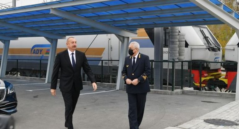 İlham Əliyev yeni Biləcəri lokomotiv deposunun açılışında iştirak etdi