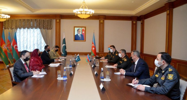 Pakistanla hərbi əməkdaşlıq müzakirə edilib