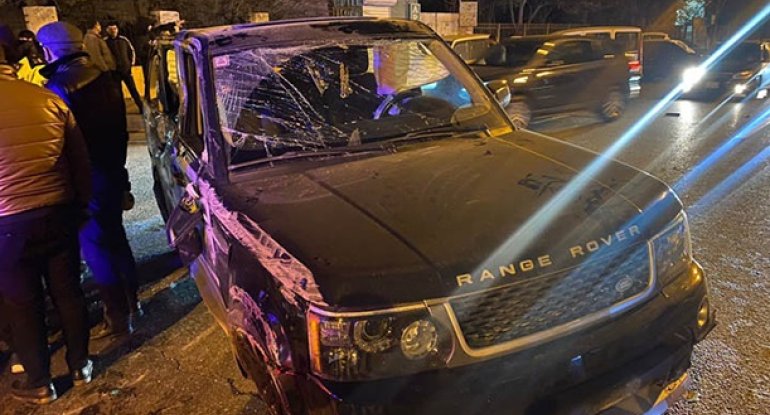 Bakıda “Range Rover” 3 maşına çırpılıb aşdıxa0- FOTOLAR