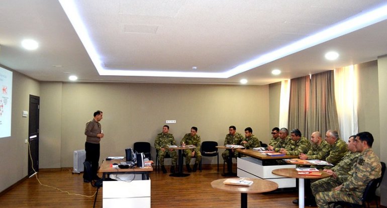 Müdafiə Nazirliyi və BQXK hərbçilər üçün seminar keçirib - FOTO