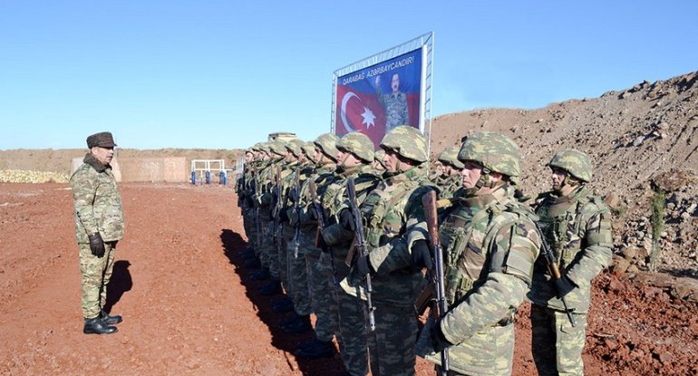 Müdafiə naziri komandirlərə yeni tapşırıqlar verib